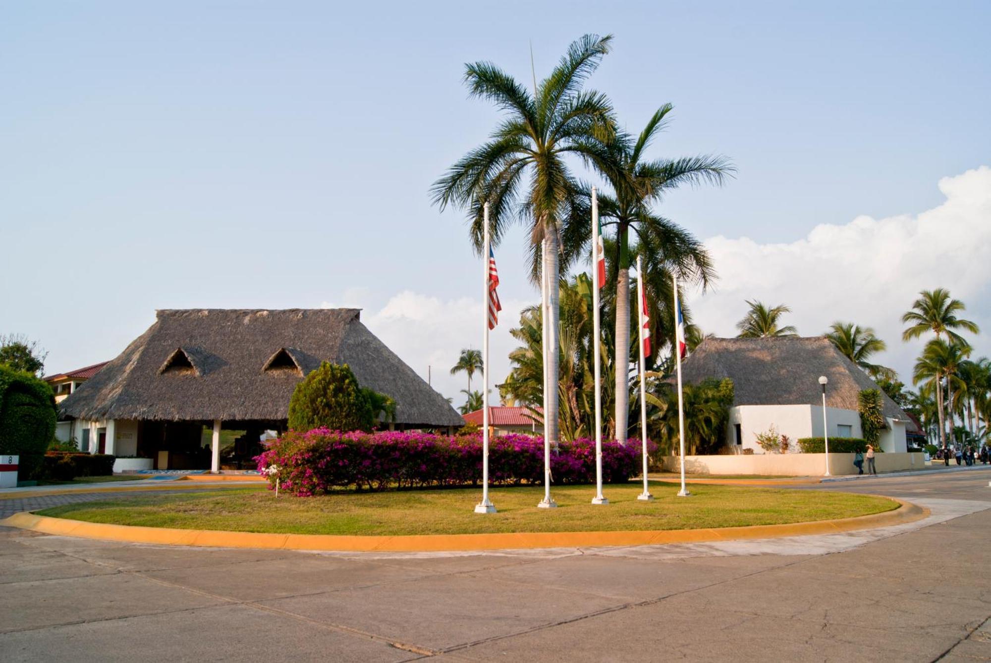 Qualton Club Ixtapa All Inclusive Экстерьер фото