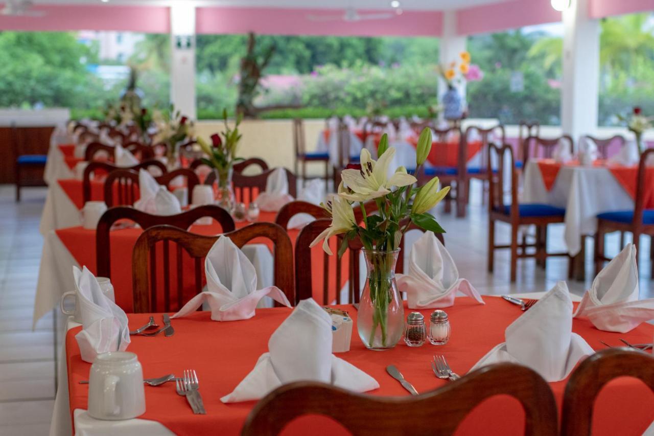 Qualton Club Ixtapa All Inclusive Экстерьер фото